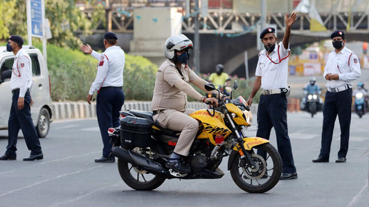 WEARABLE SAFETY STROBE LIGHT FOR POLICE PERSONNEL